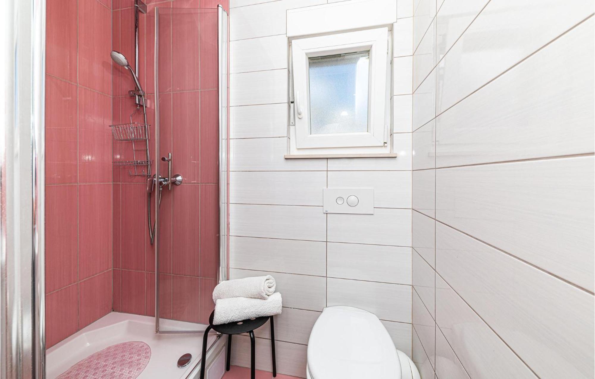 2 Bedroom Beautiful Apartment In Okrug Gornji Трогир Экстерьер фото