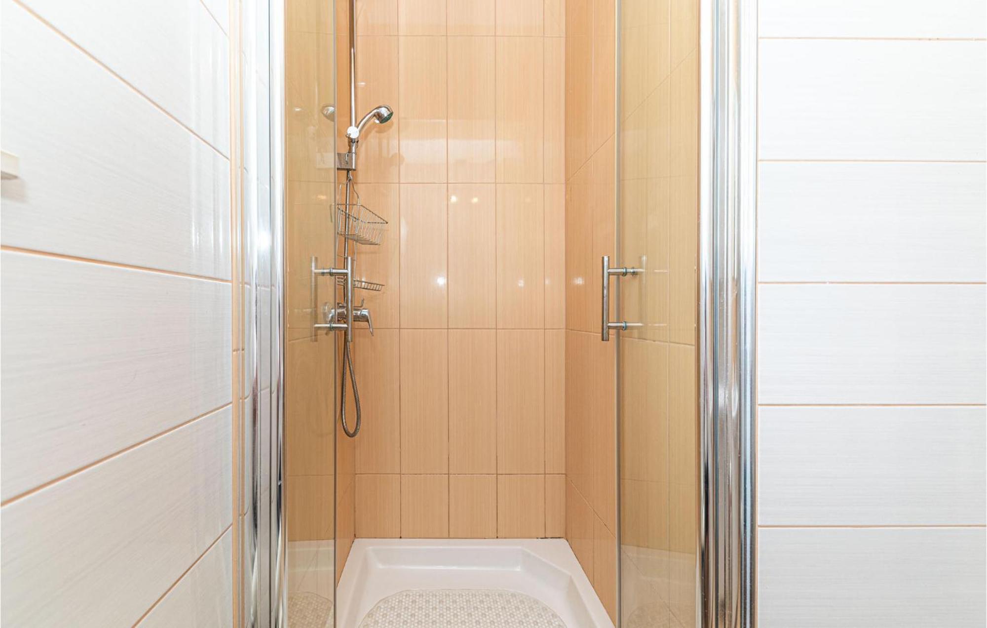 2 Bedroom Beautiful Apartment In Okrug Gornji Трогир Экстерьер фото