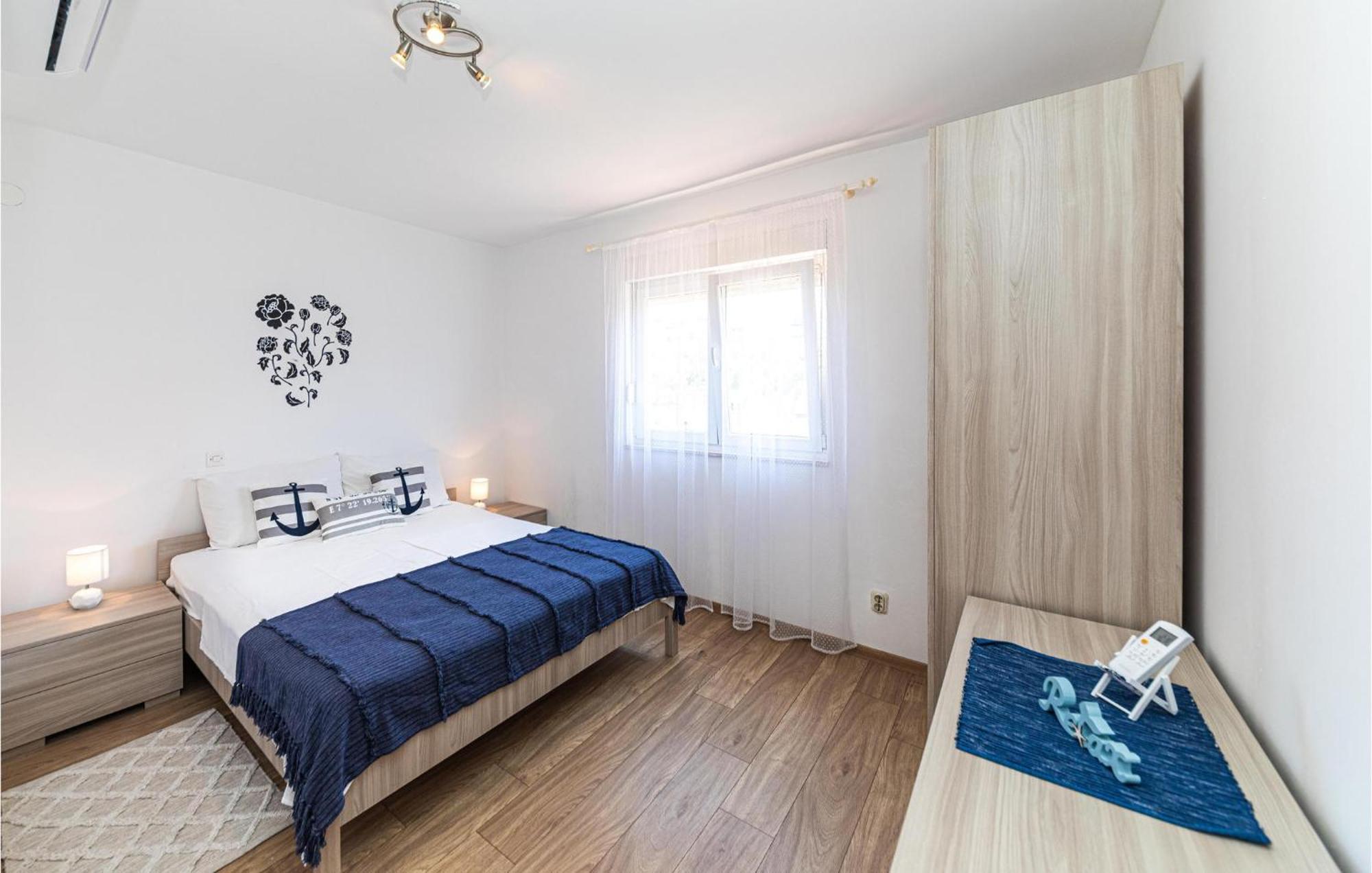 2 Bedroom Beautiful Apartment In Okrug Gornji Трогир Экстерьер фото